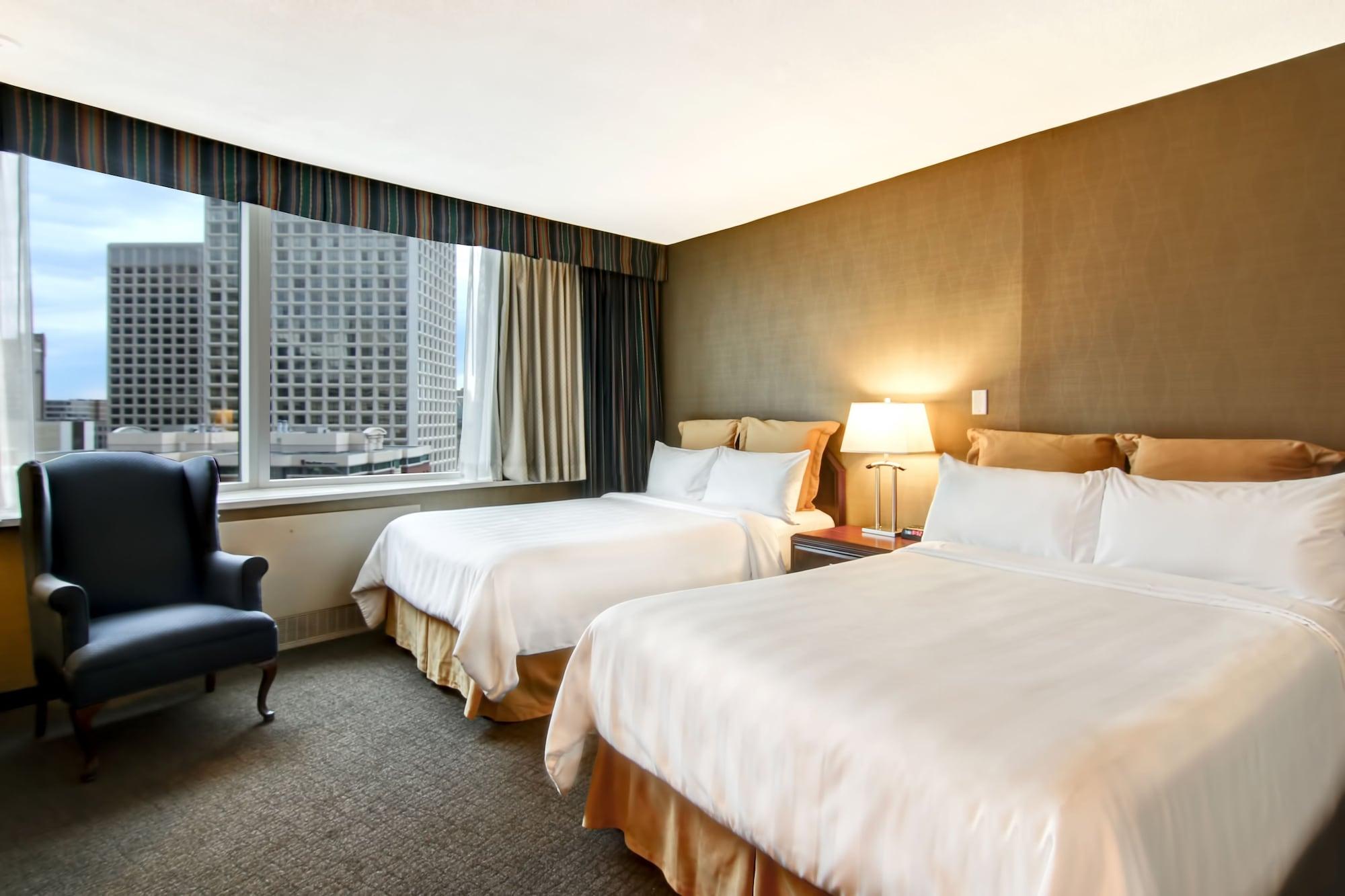 Chateau Lacombe Hotel Edmonton Esterno foto