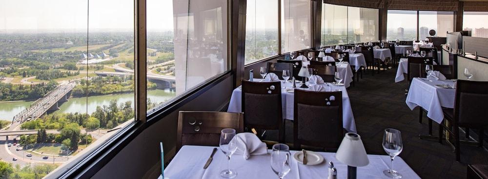 Chateau Lacombe Hotel Edmonton Esterno foto