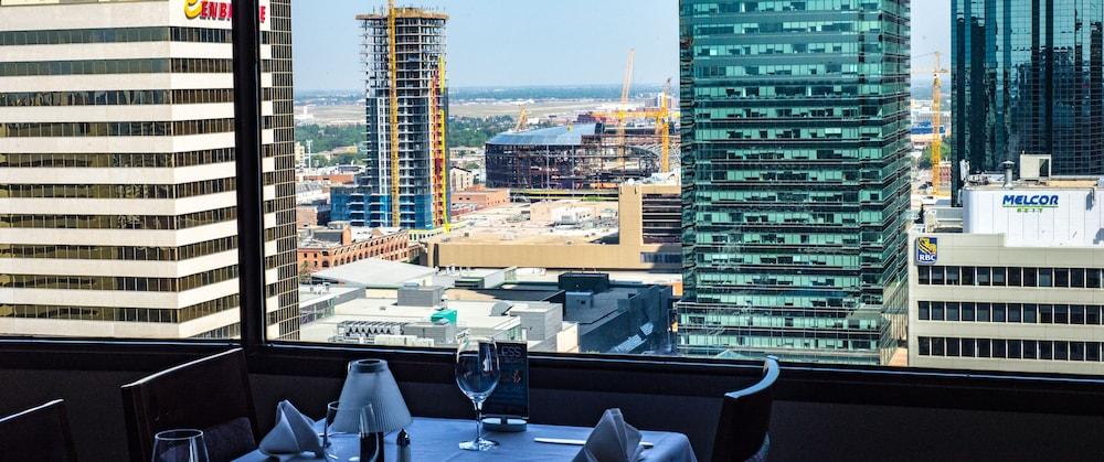 Chateau Lacombe Hotel Edmonton Esterno foto