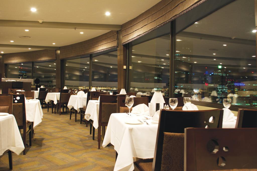 Chateau Lacombe Hotel Edmonton Esterno foto