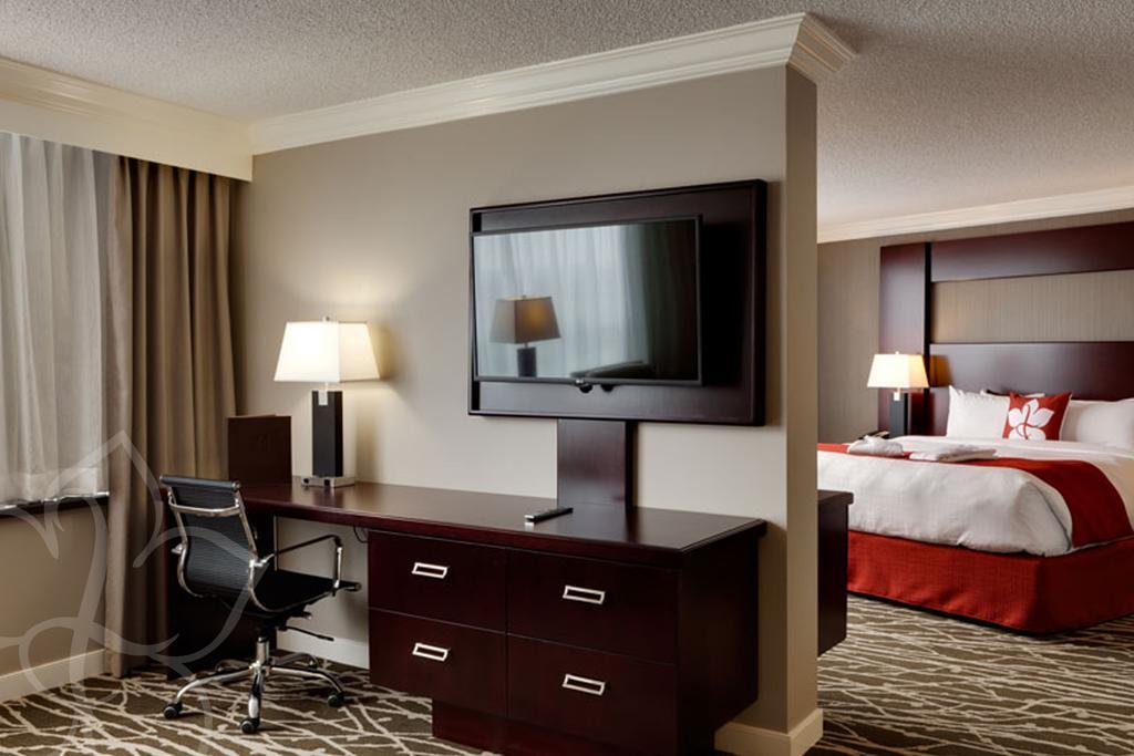 Chateau Lacombe Hotel Edmonton Esterno foto