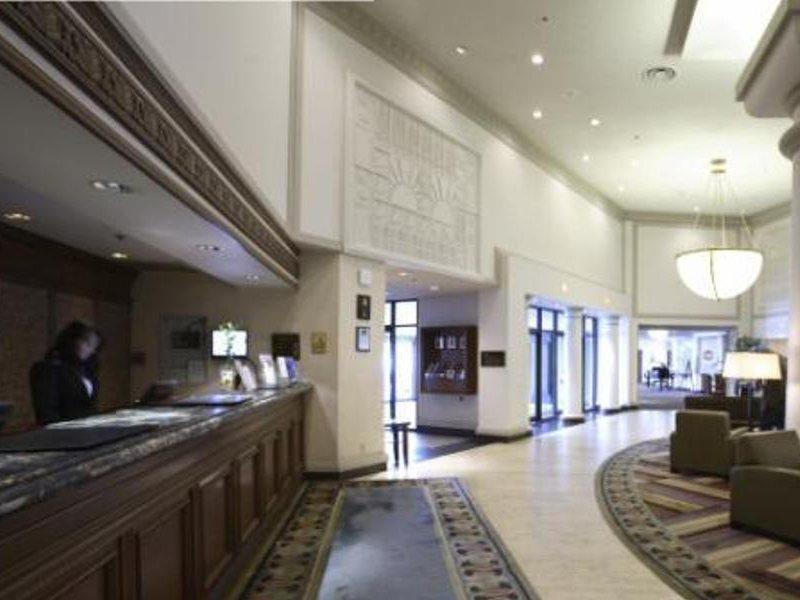 Chateau Lacombe Hotel Edmonton Esterno foto