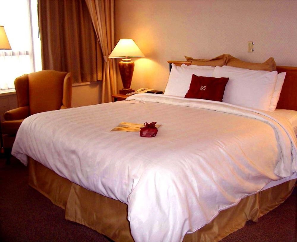 Chateau Lacombe Hotel Edmonton Esterno foto