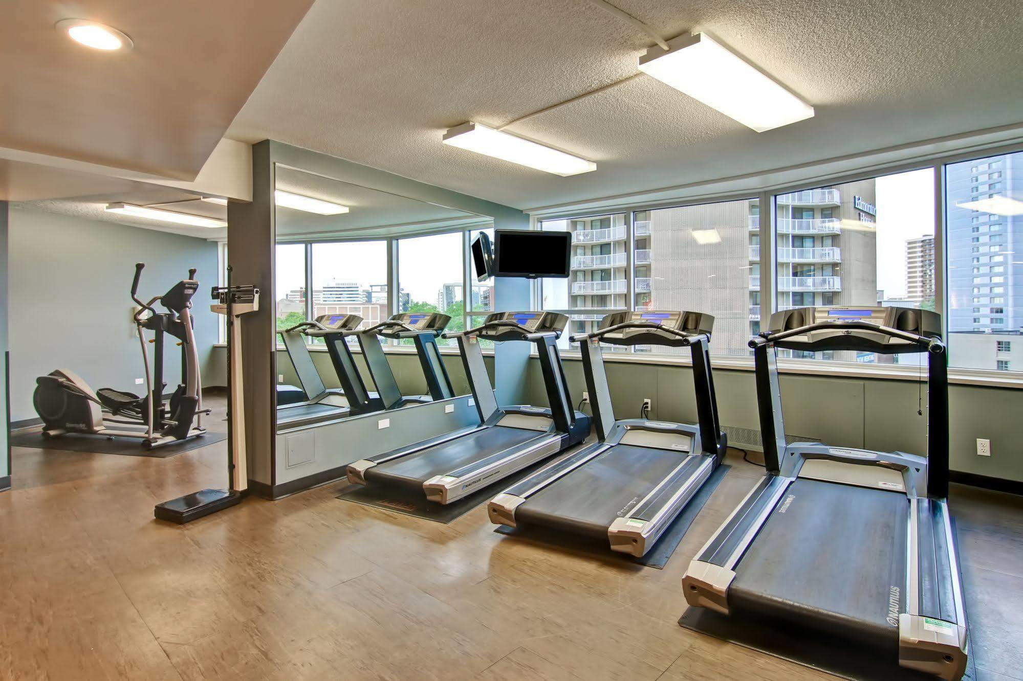 Chateau Lacombe Hotel Edmonton Esterno foto