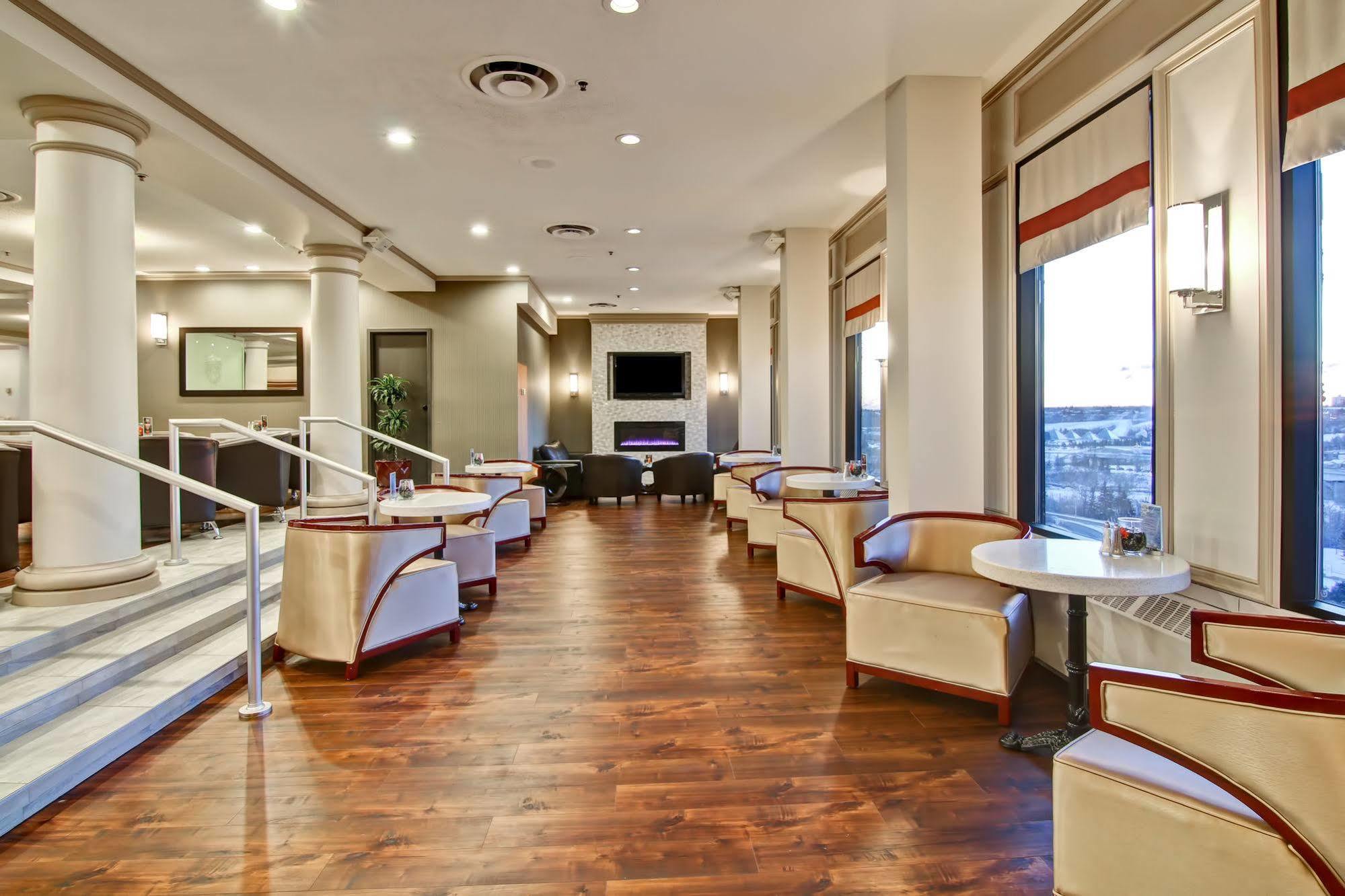 Chateau Lacombe Hotel Edmonton Esterno foto